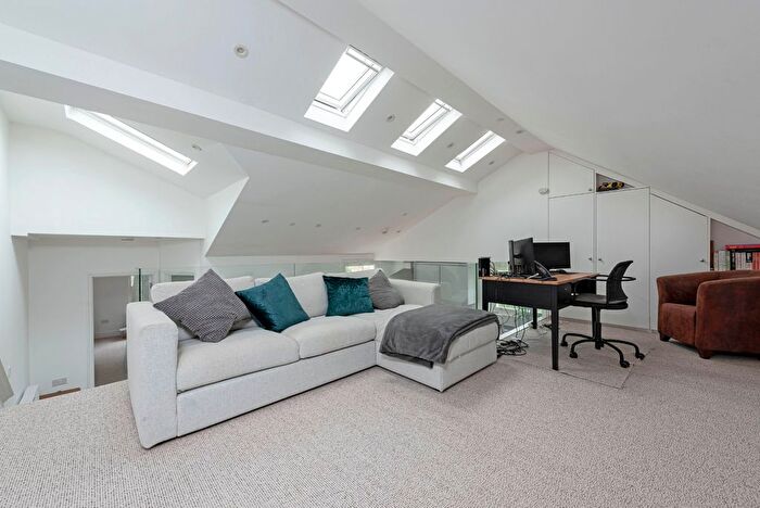 1 Bedroom Flat To Rent In Bushnell Road, SW17