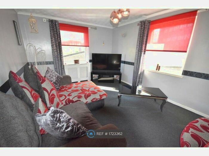 3 Bedroom Flat To Rent In Arran Place, Clydebank, G81