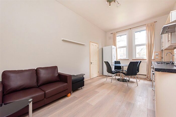 1 Bedroom Flat To Rent In Aldrington Road, Tooting Common, London, SW16