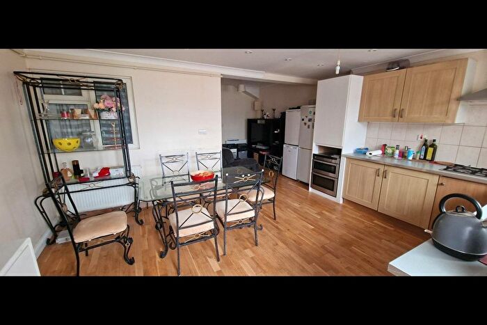 2 Bedroom Maisonette To Rent In Ruislip Road, Greenford, UB6