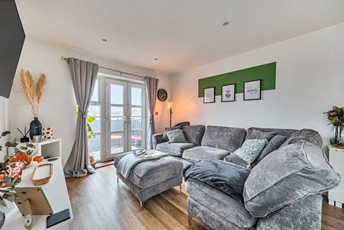 2 Bedroom Flat For Sale In Maybery House, Farnborough, Hampshire, GU14