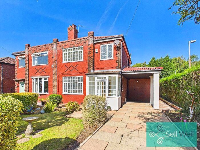 3 Bedroom Semi-Detached House For Sale In Newearth Road, Worsley, Manchester, M28