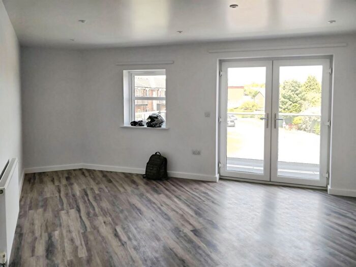 2 Bedroom Flat For Sale In Park Avenue, Bushey, WD23
