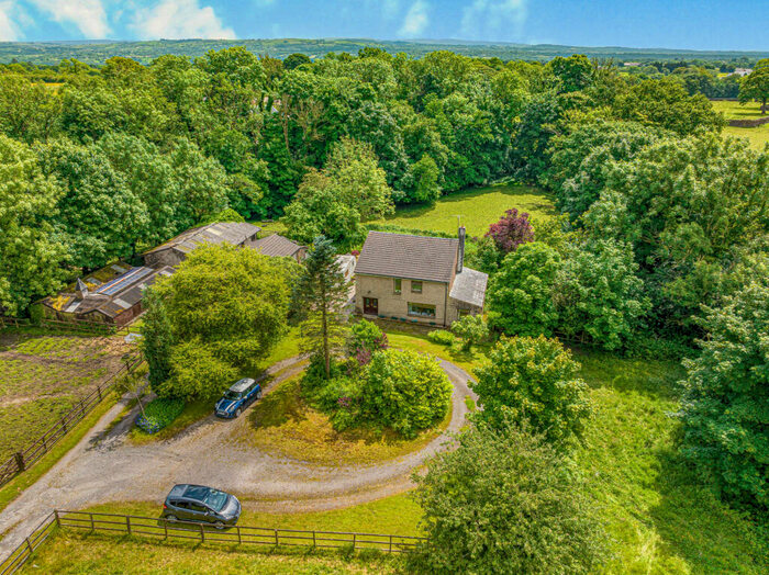 4 Bedroom Detached House For Sale In Lower Road, Knowle Green, PR3