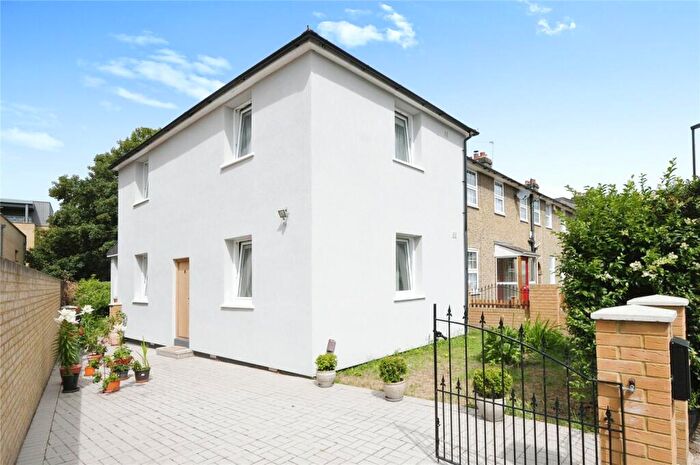 3 Bedroom End Of Terrace House For Sale In Campshill Road, London, SE13