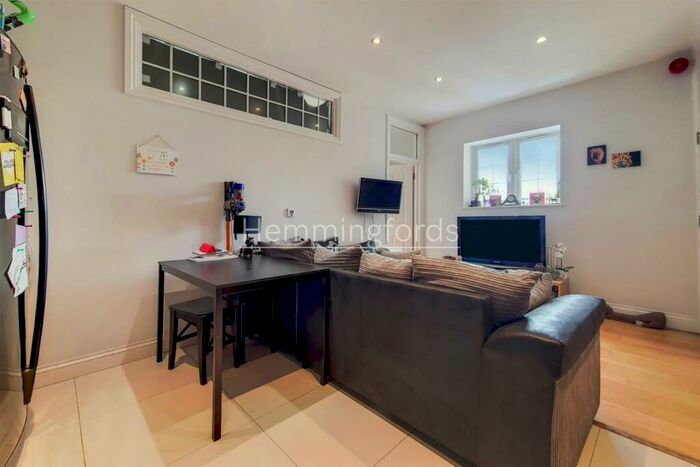 4 Bedroom Apartment To Rent In Camden Road, London, N7