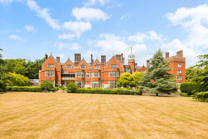 2 Bedroom Flat For Sale In Goldings, Hertford, SG14