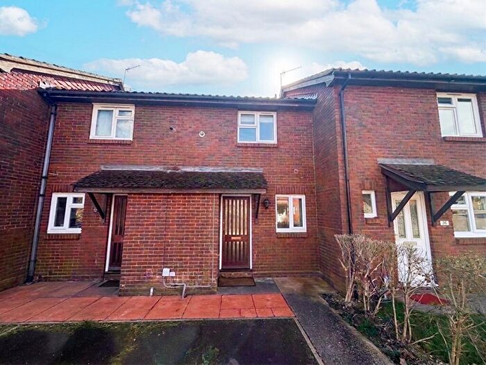 2 Bedroom Detached House To Rent In Kingslea, Horsham, RH13