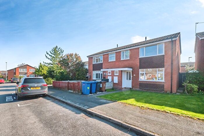 3 Bedroom Semi Detached House For Sale In Barn Close, Lichfield, Staffordshire, WS13