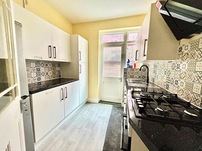 2 Bedroom Flat To Rent In Perth Road, Leyton, E10