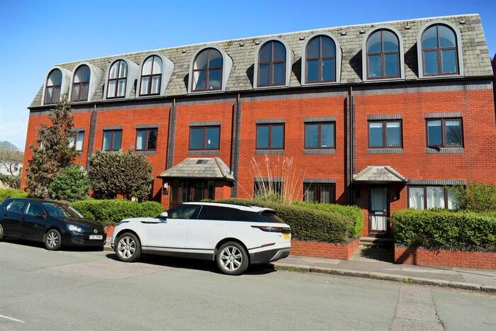 1 Bedroom Flat To Rent In Braemar Court, Brook Road South, TW8