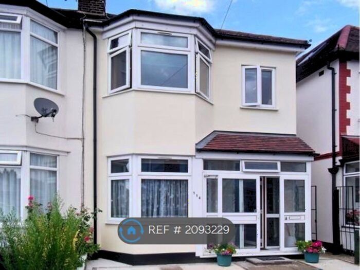 3 Bedroom Semi-Detached House To Rent In Wards Road, London, IG2
