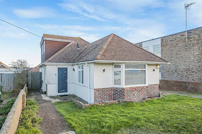 3 Bedroom Detached House For Sale In Lincoln Avenue, Peacehaven, BN10