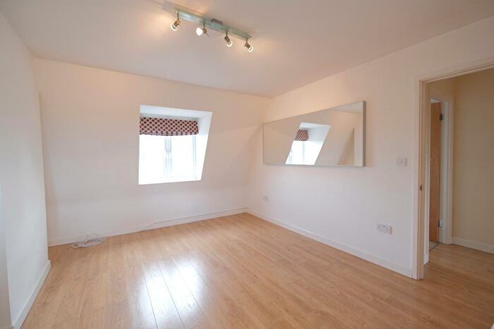 2 Bedroom Flat To Rent In Great North Road, New Barnet, EN5