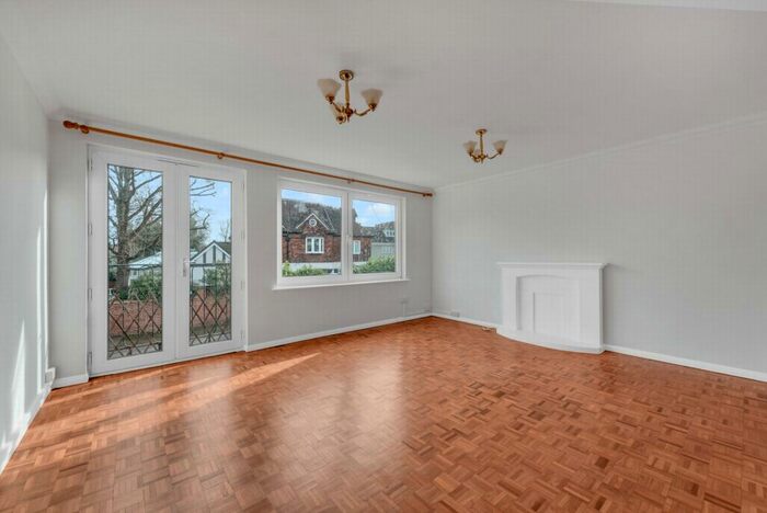 2 Bedroom Apartment To Rent In Liskeard Gardens, Blackheath, SE3