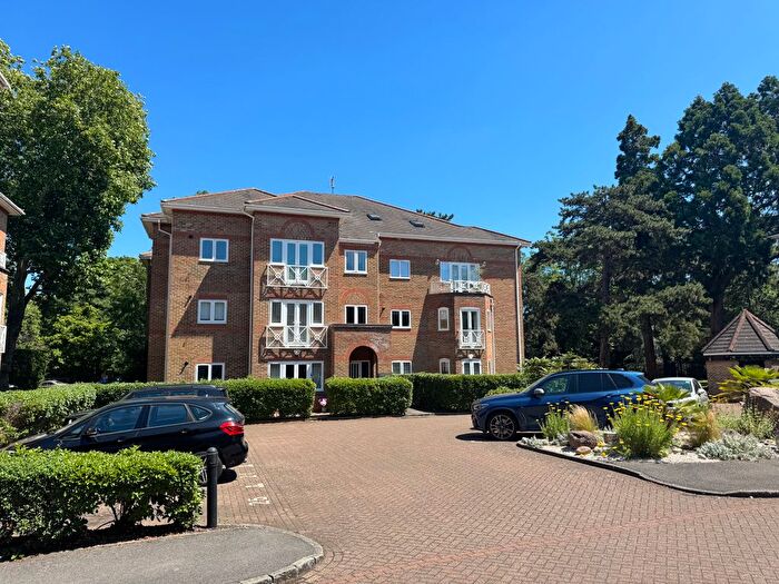 2 Bedroom Flat To Rent In Trematon Place, Teddington, TW11