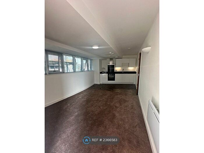 1 Bedroom Flat To Rent In The Gatehaus, Bradford, BD1