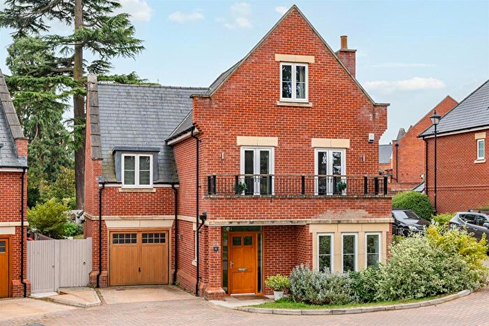 5 Bedroom Detached House For Sale In Frythe Avenue, Welwyn, AL6