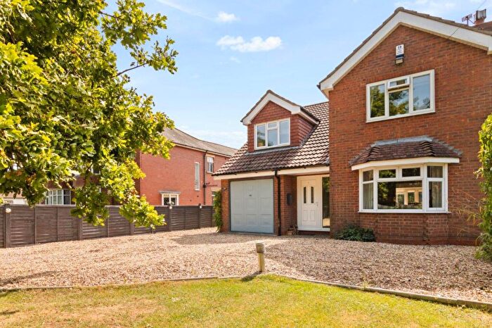 4 Bedroom Detached House For Sale In Great Coates Road, Healing, Grimsby, DN41