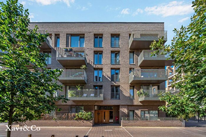 2 Bedroom Flat For Sale In Bowline Court, Durham Wharf Drive, Brentford Lock West, Brentford, TW8