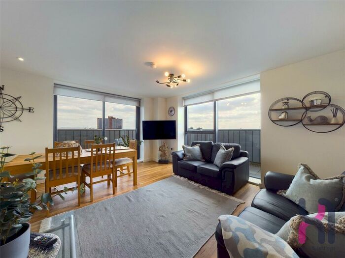 3 Bedroom Flat To Rent In Manchester Waters, Pomona Strand, Old Trafford, Manchester, M16