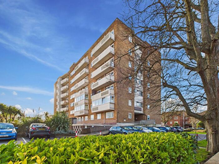 2 Bedroom Flat For Sale In Manor Lea Boundary Road, Worthing, BN11
