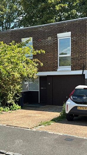 4 Bedroom Terraced House To Rent In Hunters Way, Croydon, CR0