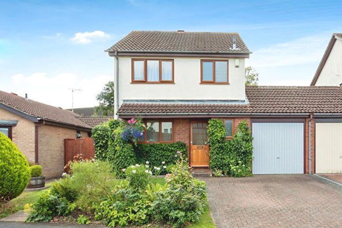 3 Bedroom Link Detached House For Sale In Ovitts Close, Winslow, Buckingham, MK18