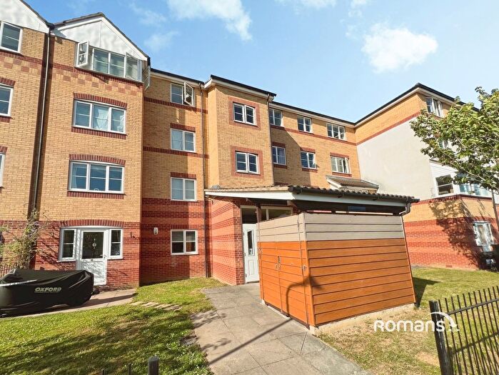 1 Bedroom Flat To Rent In Peatey Court, Princes Gate, High Wycombe, HP13