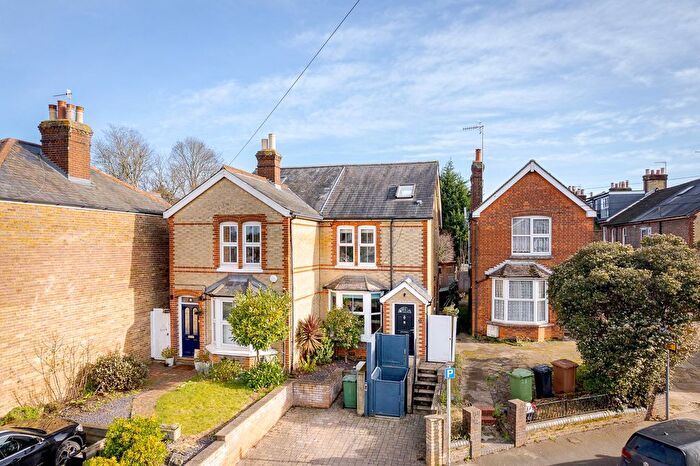 4 Bedroom Semi Detached House For Sale In Chart Lane, Reigate, RH2
