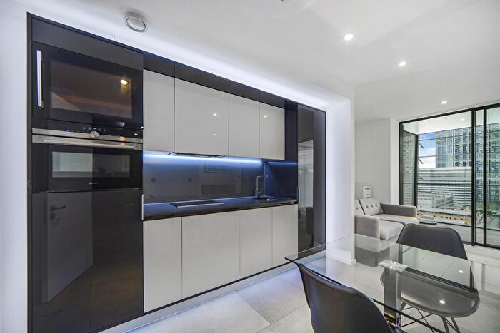 Flat To Rent In Dollar Bay Place London, E14