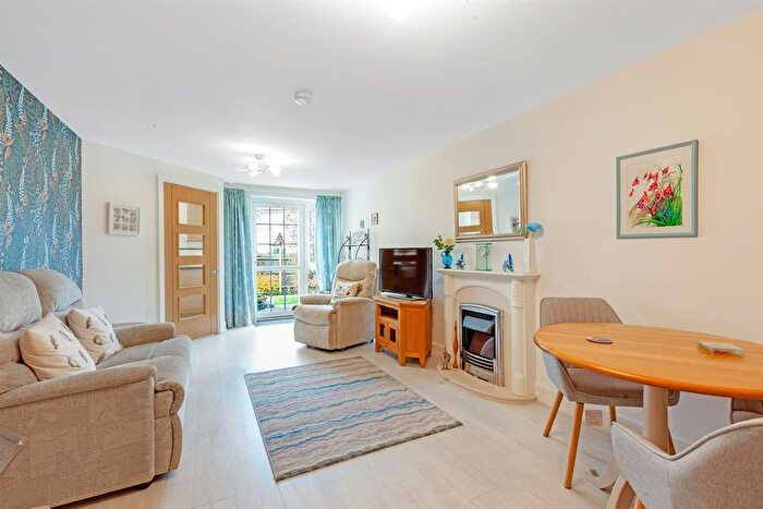 2 Bedroom Flat For Sale In High Street, Ongar, CM5