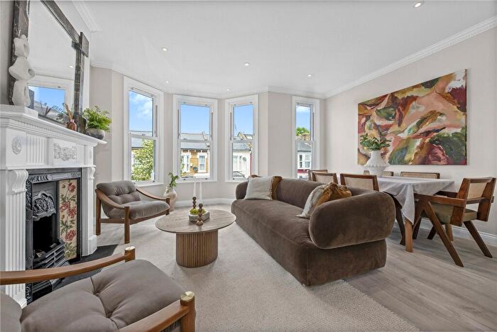 3 Bedroom Flat For Sale In Sydney Road, Harringay, London, N8