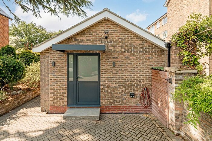 1 Bedroom Property To Rent In Fairfax Road, Teddington, TW11