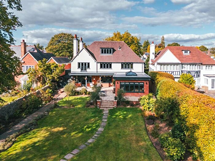 4 Bedroom Detached House For Sale In Chatsworth Road, Chesterfield, S40