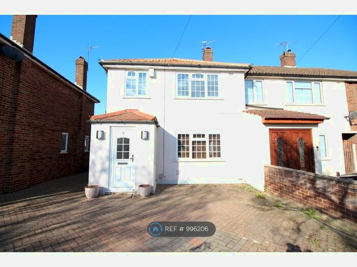3 Bedroom Semi-Detached House To Rent In Balmoral Drive, Hayes, UB4