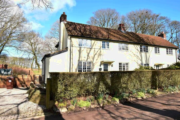 4 Bedroom Semi-Detached House For Sale In Brook House Drive, Fairfield, Buxton, SK17