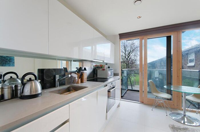 Apartment For Sale In Binnacle House, Cobblestone Square, London, E1W