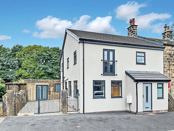 5 Bedroom End Of Terrace House To Rent In Rockfield Terrace, Yeadon, Leeds, LS19