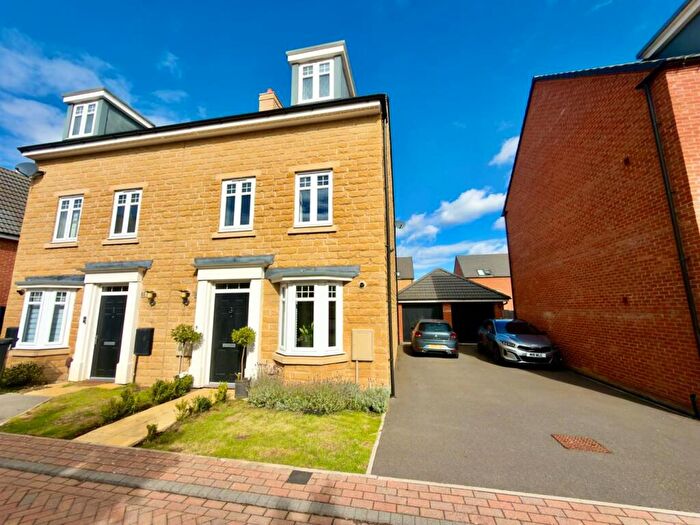 4 Bedroom Semi-Detached House To Rent In Montagu Close, Wetherby, LS22