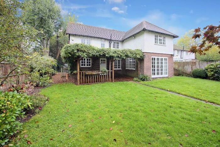 4 Bedroom Detached House To Rent In The Green, Leigh, Tonbridge, TN11