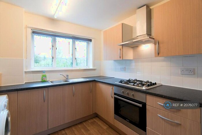 2 Bedroom Flat To Rent In Green Road, Paisley, PA2