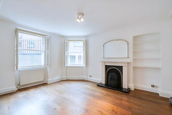 2 Bedroom Flat To Rent In Clarence Gate Gardens, NW1