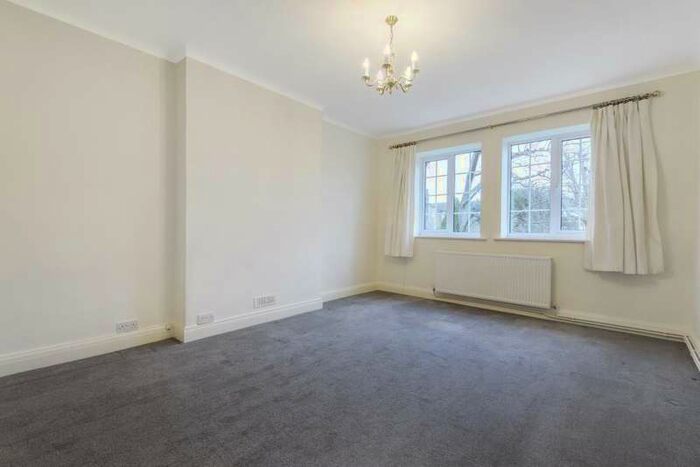 2 Bedroom Apartment To Rent In Gloucester Courrt, Kew, TW9