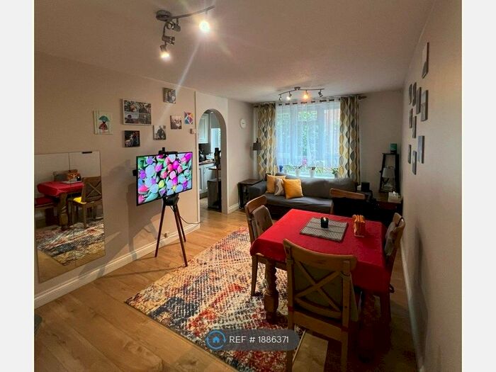 1 Bedroom Flat To Rent In Fawcett Close, London, SW11