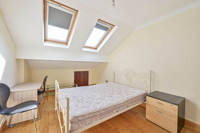 2 Bedroom Flat To Rent In Durnsford Road, Southfields, SW19