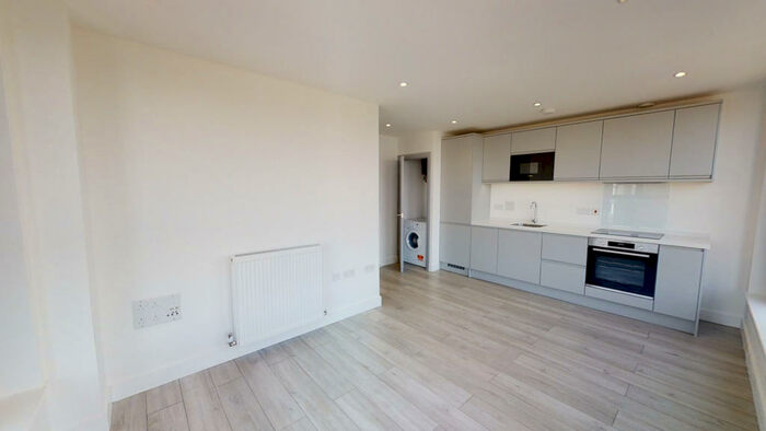 1 Bedroom Flat To Rent In New London Road, Chelmsford, CM2