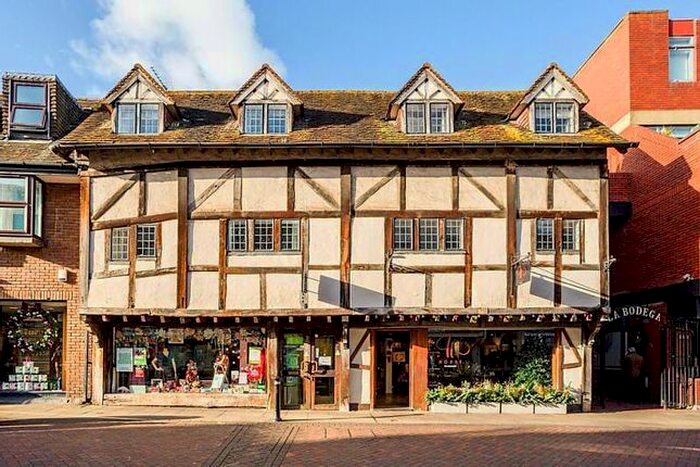 3 Bedroom Flat To Rent In Queen Anne Court, Peascod Street, Windsor, SL4