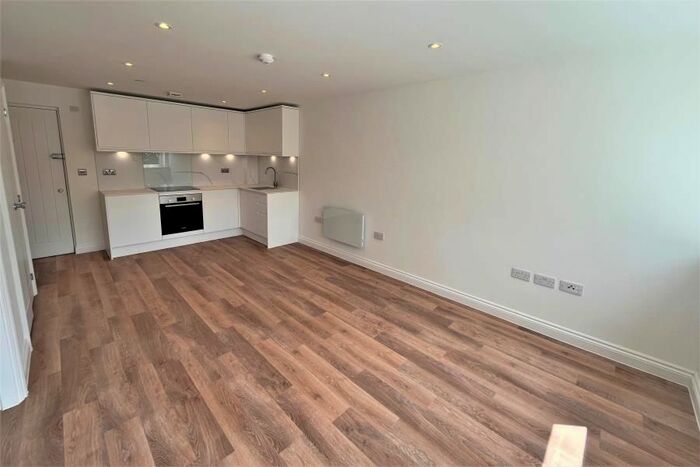1 Bedroom Flat To Rent In Power Close, Guildford, GU1