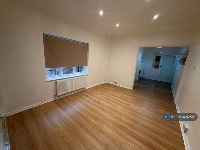 1 Bedroom Flat To Rent In Station Parade, Virginia Water, GU25